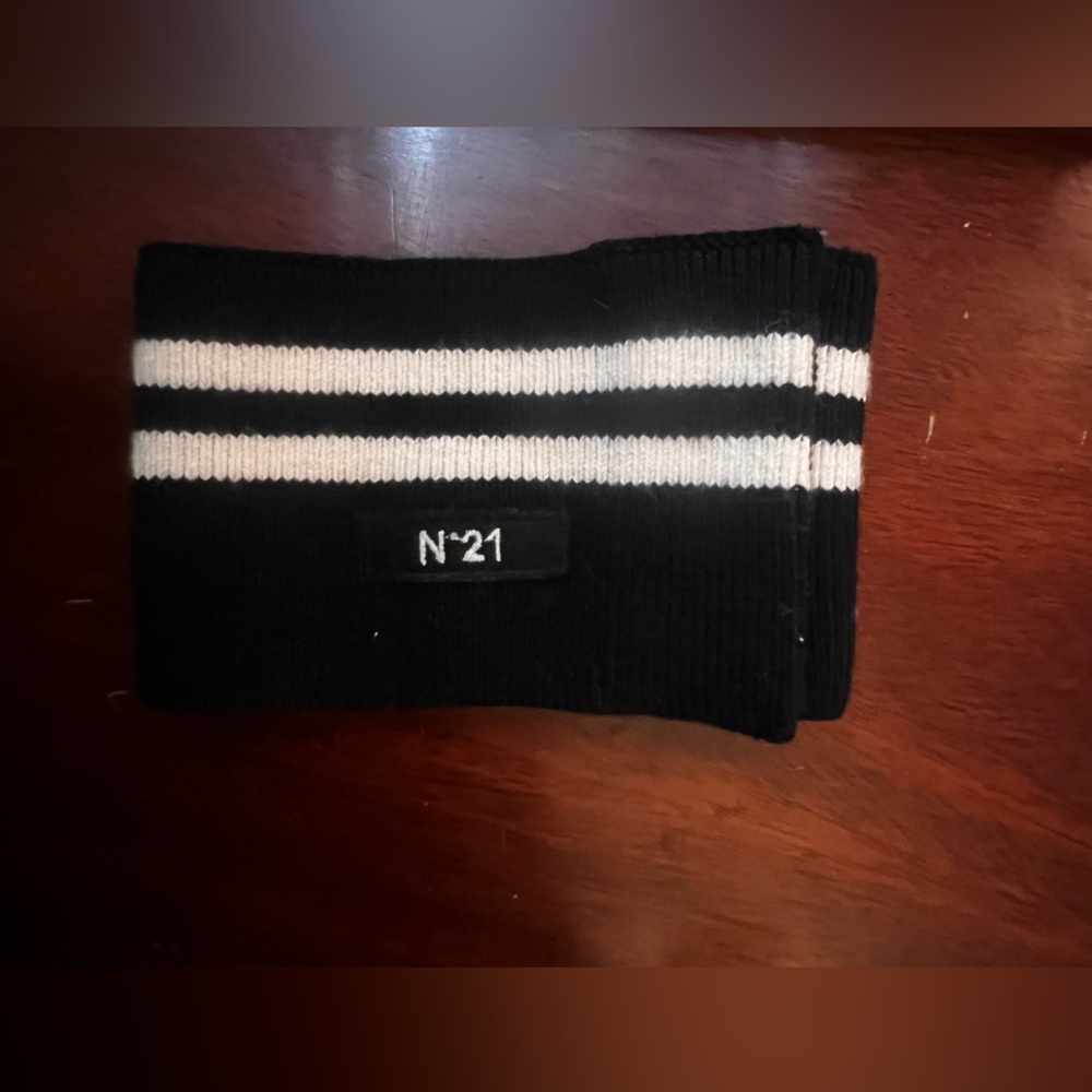 No 21 neck warmer